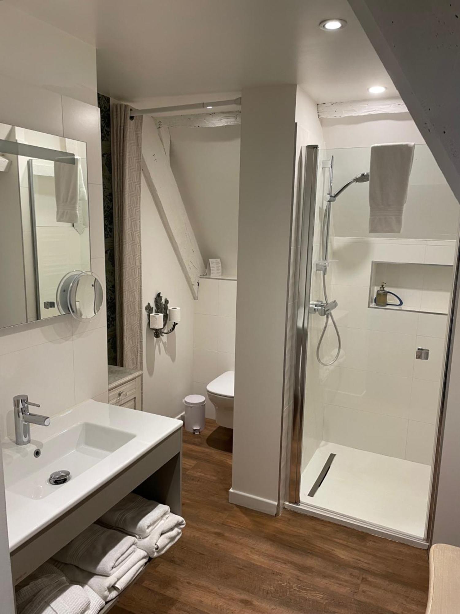 Bed and Breakfast La Meffrais 1741 Динан Номер фото